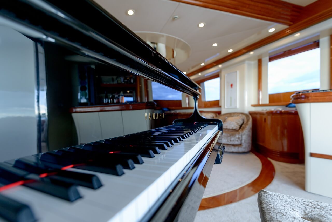 novela yacht charter piano
