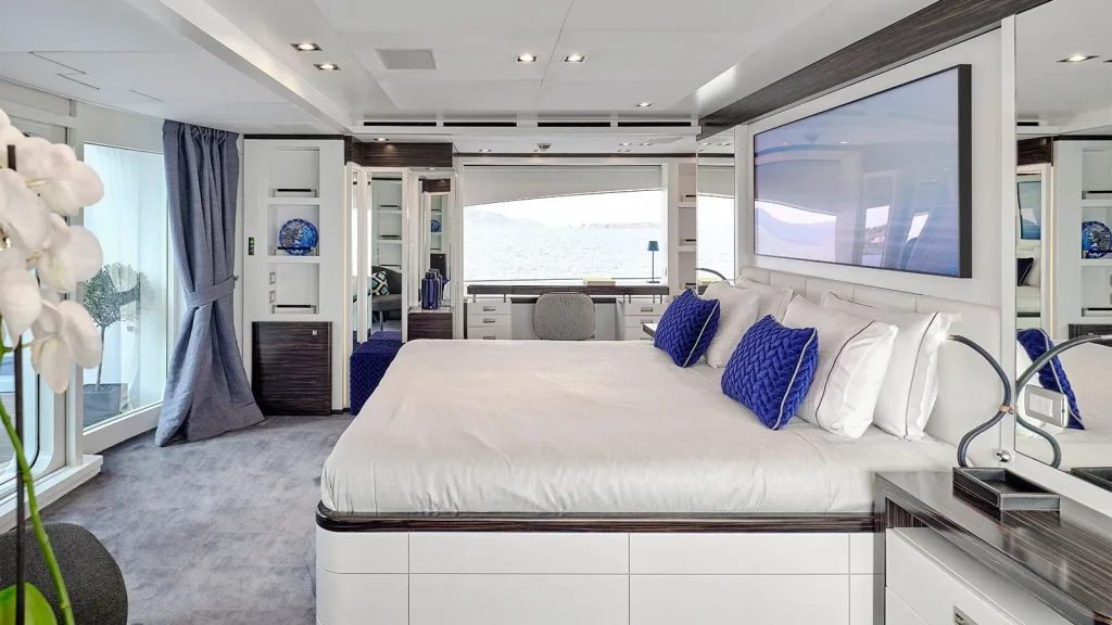 africa i yacht charter master suite view