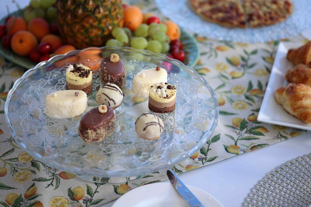 Alalya Yacht Charter canapes & sweets