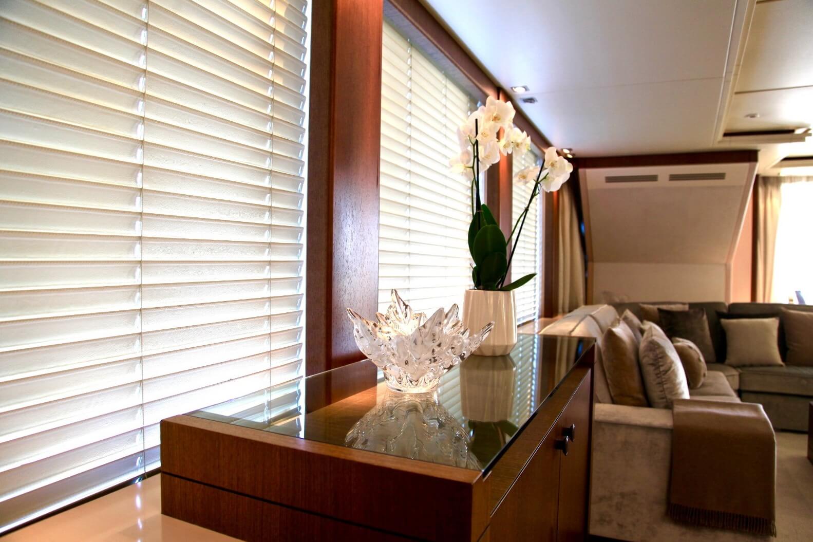alalya yacht charter flowers in the saloon