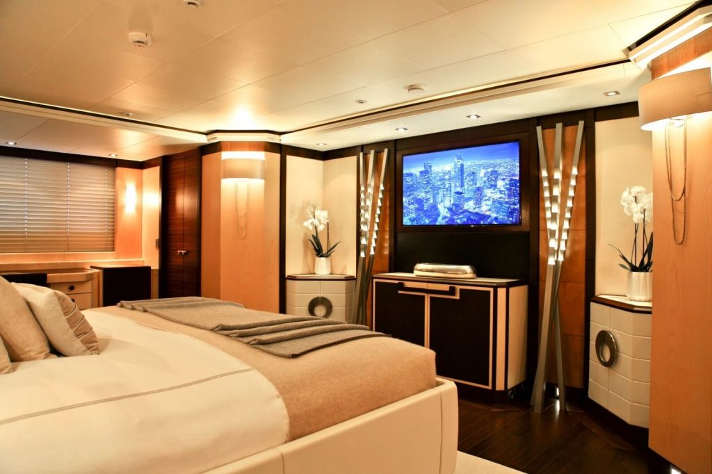 alalya yacht charter master cabin