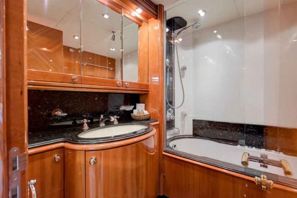 baby i yacht charter vip cabin ensuite