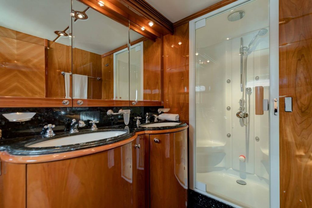 baby i yacht charter master cabin ensuite