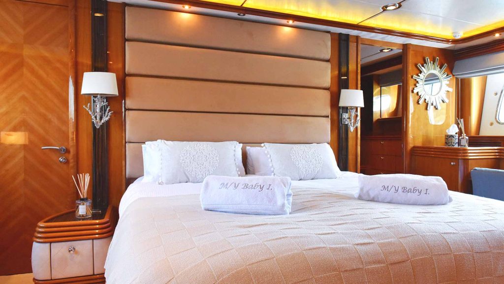 Baby I Yacht Charter master suite bed