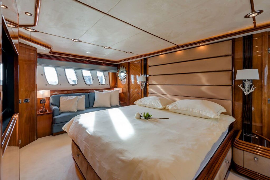 baby i yacht charter master suite view
