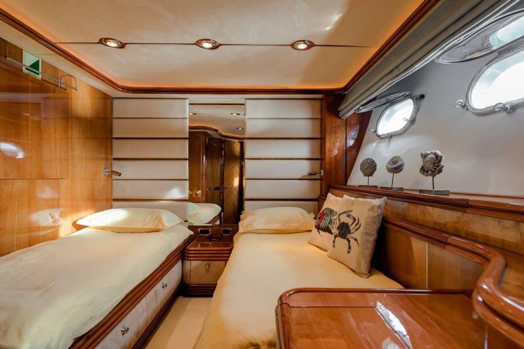 baby i yacht charter twin cabin