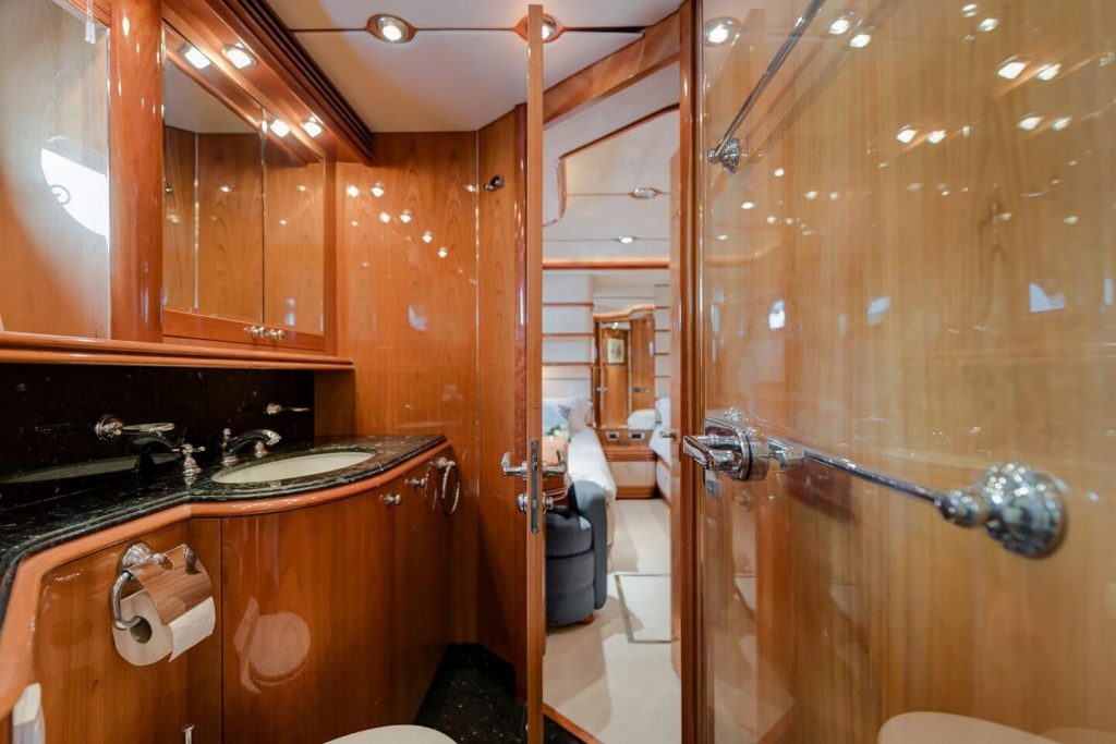 baby i yacht charter twin cabin ensuite