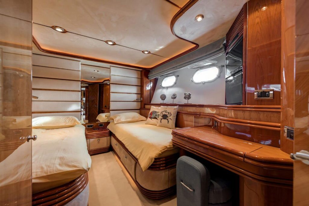 baby i yacht charter twin cabin office