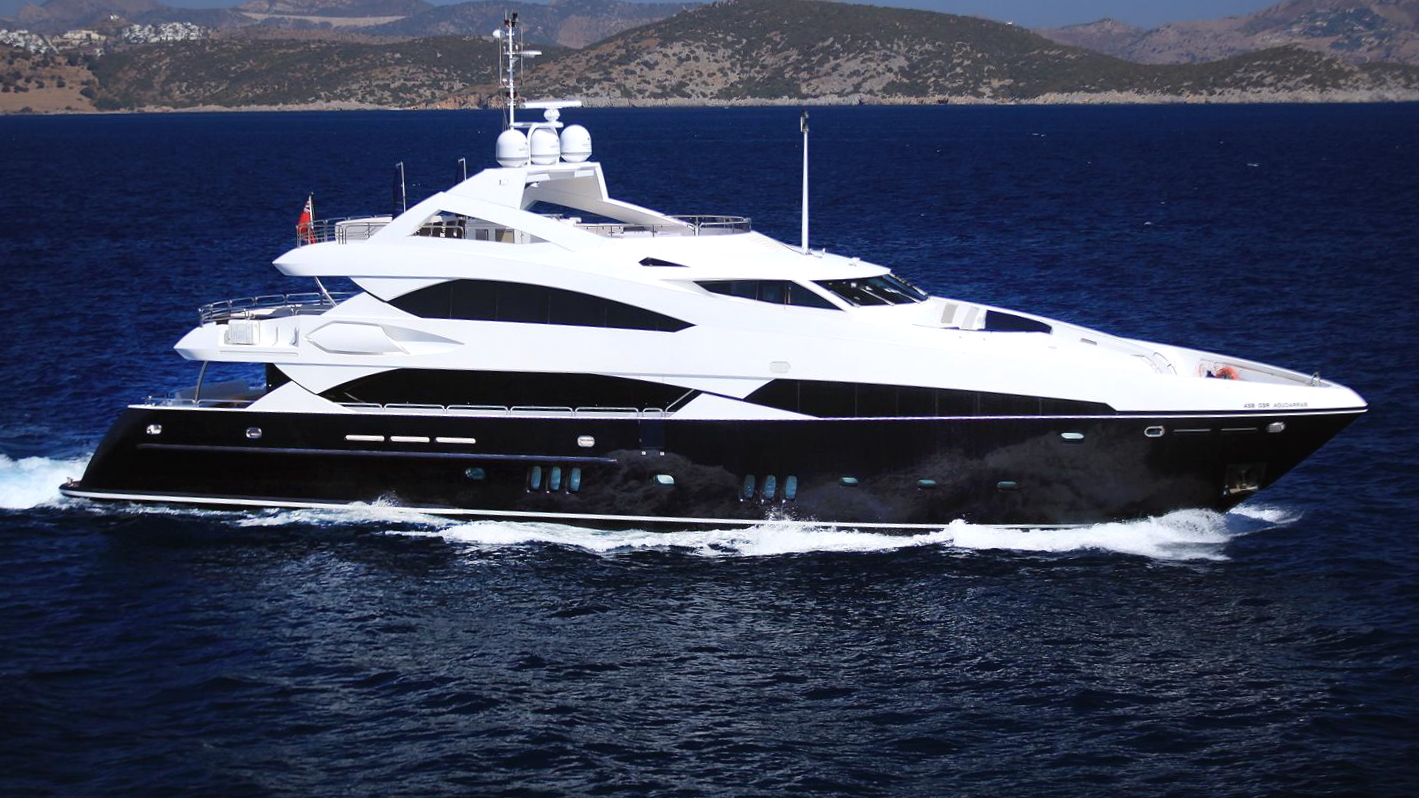 barracuda red sea yacht charter side view