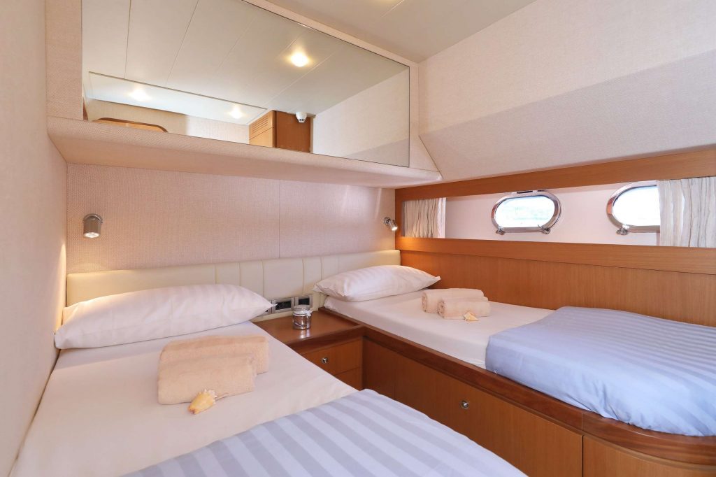 dominique yacht charter twin cabin view