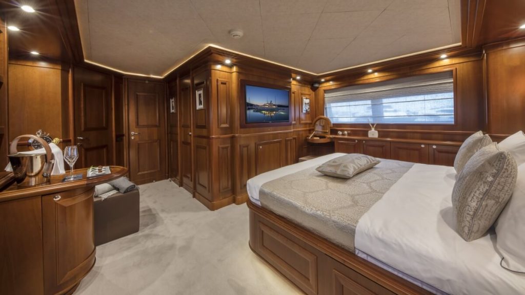 main deck master suite