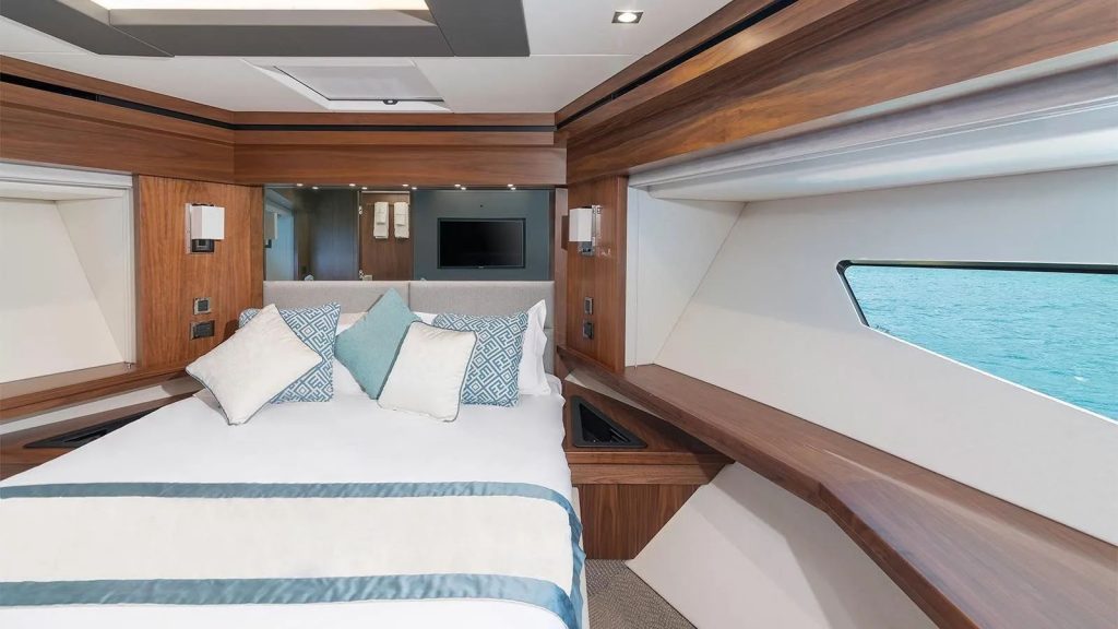 hunky dory yacht charter vip stateroom