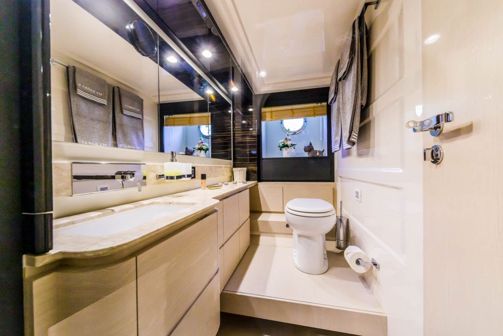 karat II yacht charter bathroom