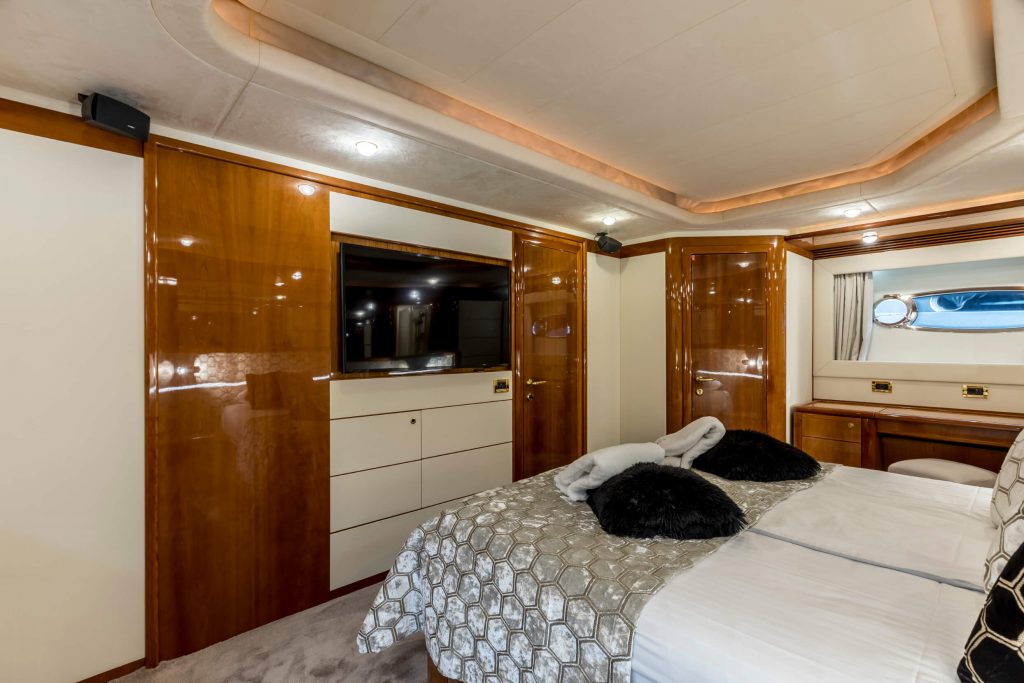 Miss katariina yacht charter master suite tv