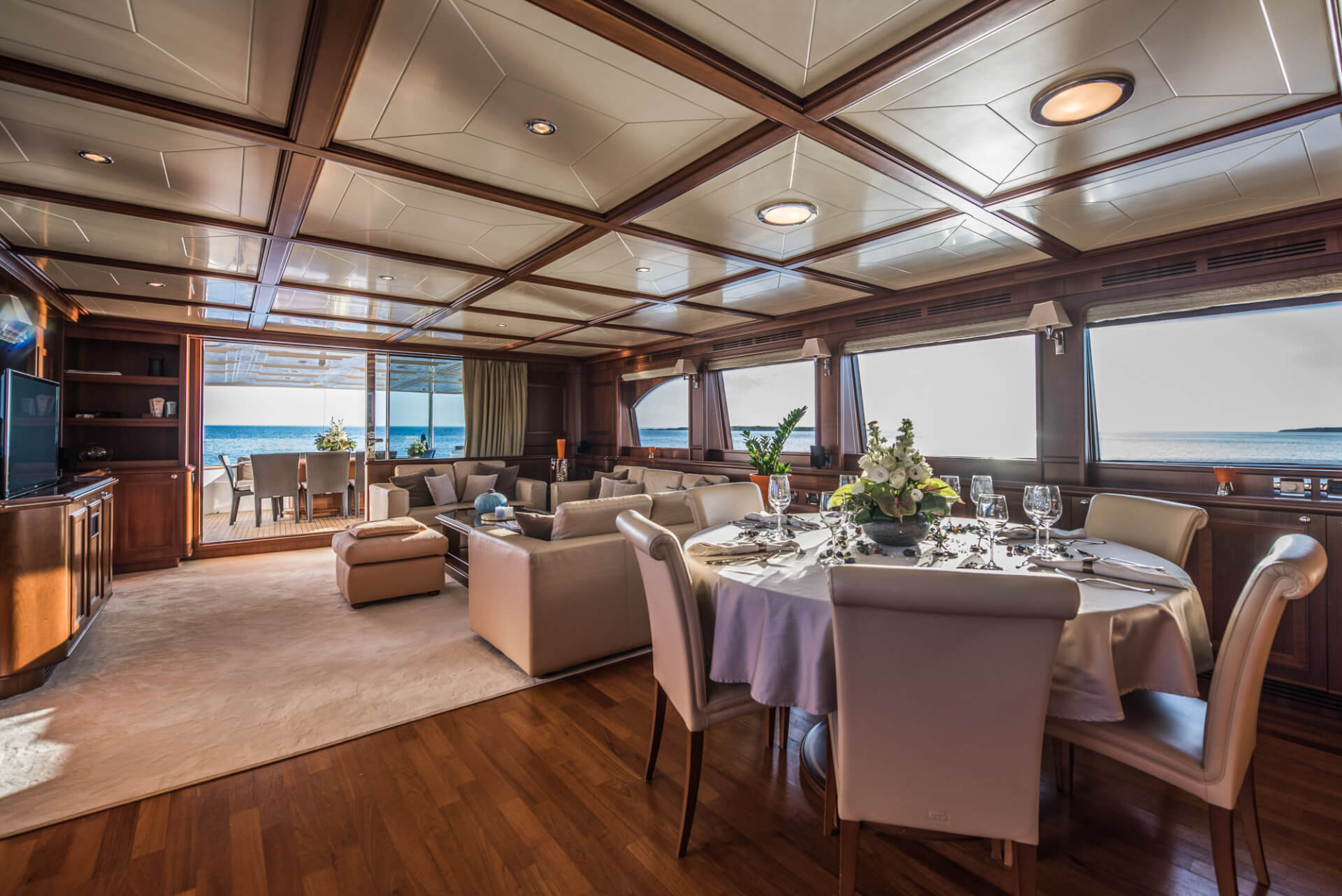 klobuk yacht charter dining area & main salon
