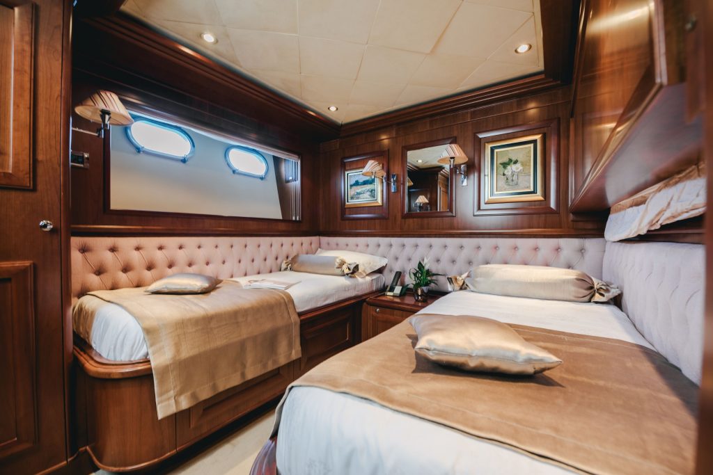 klobuk yacht charter twin cabin