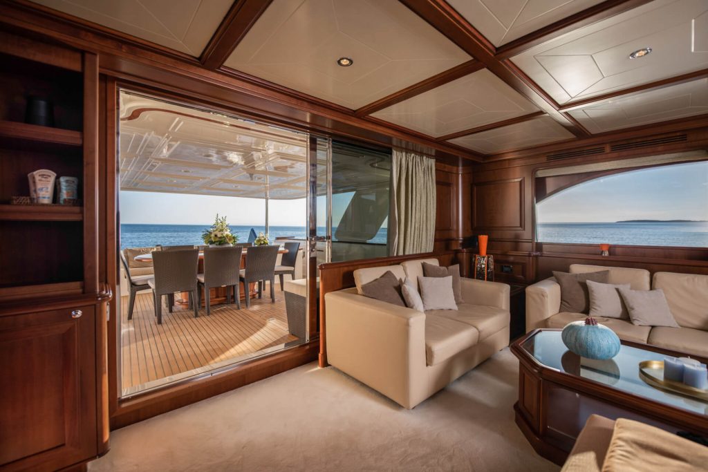 klobuk yacht charter main salon