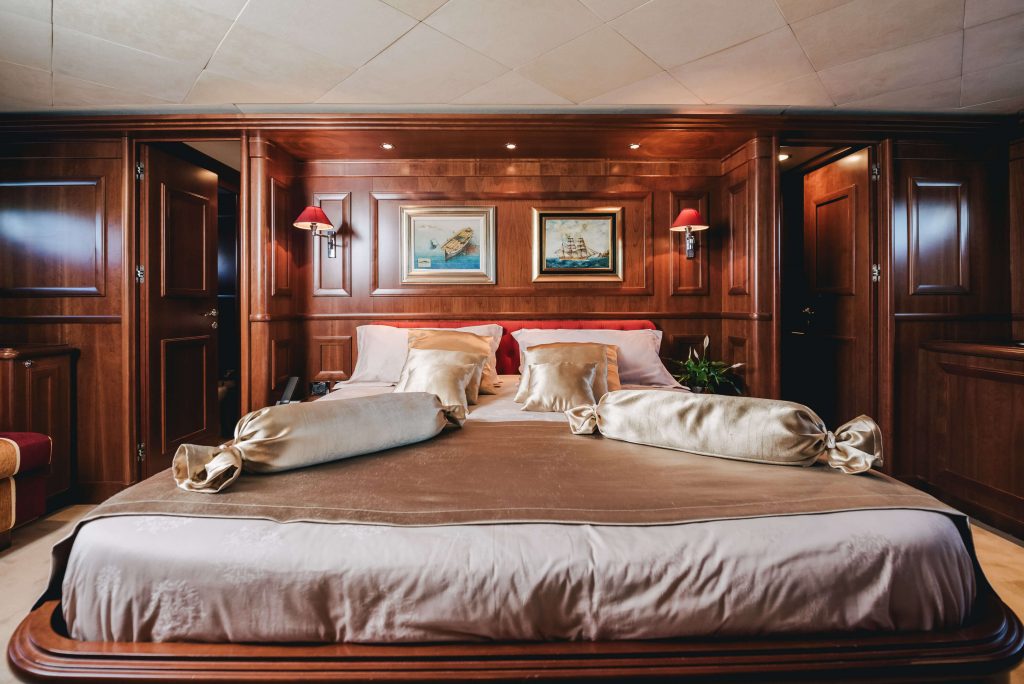 klobuk yacht charter vip stateroom bed