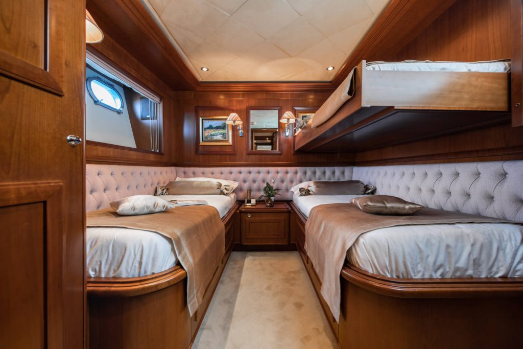 klobuk yacht charter twin cabin with a pullman bed