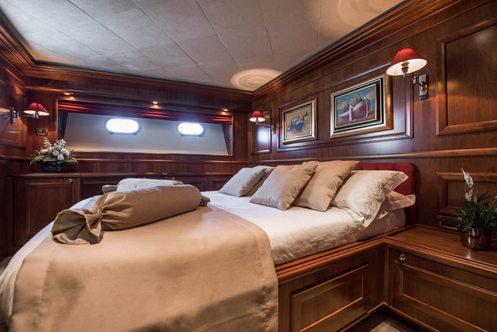 klobuk yacht charter double cabin