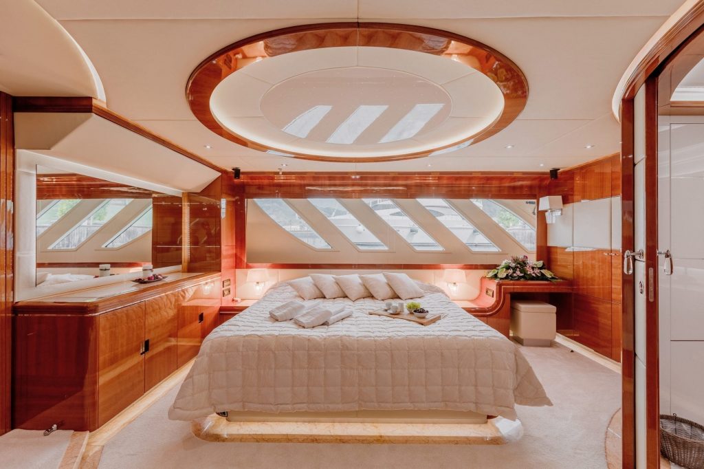 lady mura yacht charter master suite