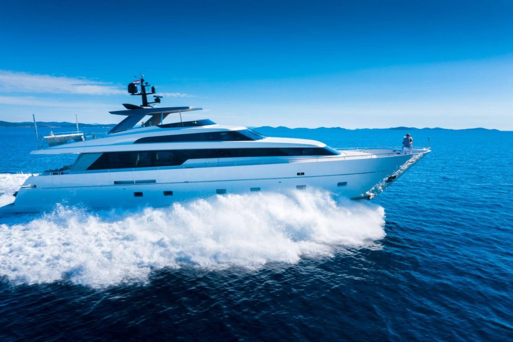 casa yacht charter speeding in the adriatic sea