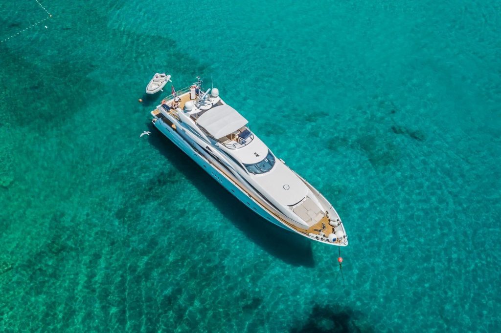 baby I yacht from above