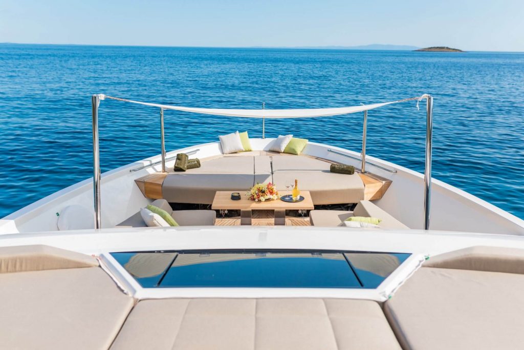 noor II yacht charter bow view