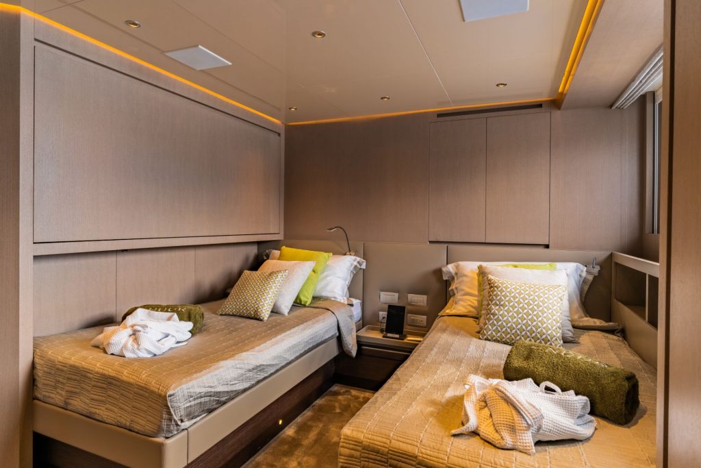 noor II yacht charter twin cabin