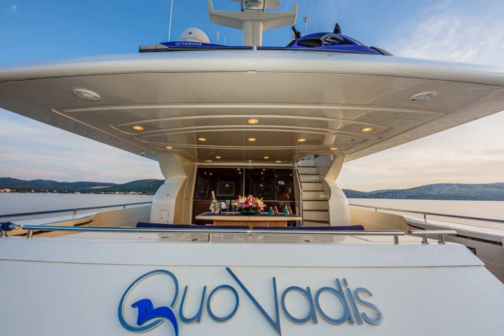 quo vadis yacht charter stern view
