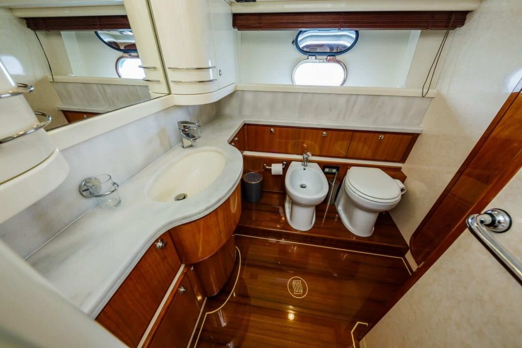 quo vadis yacht charter bathroom