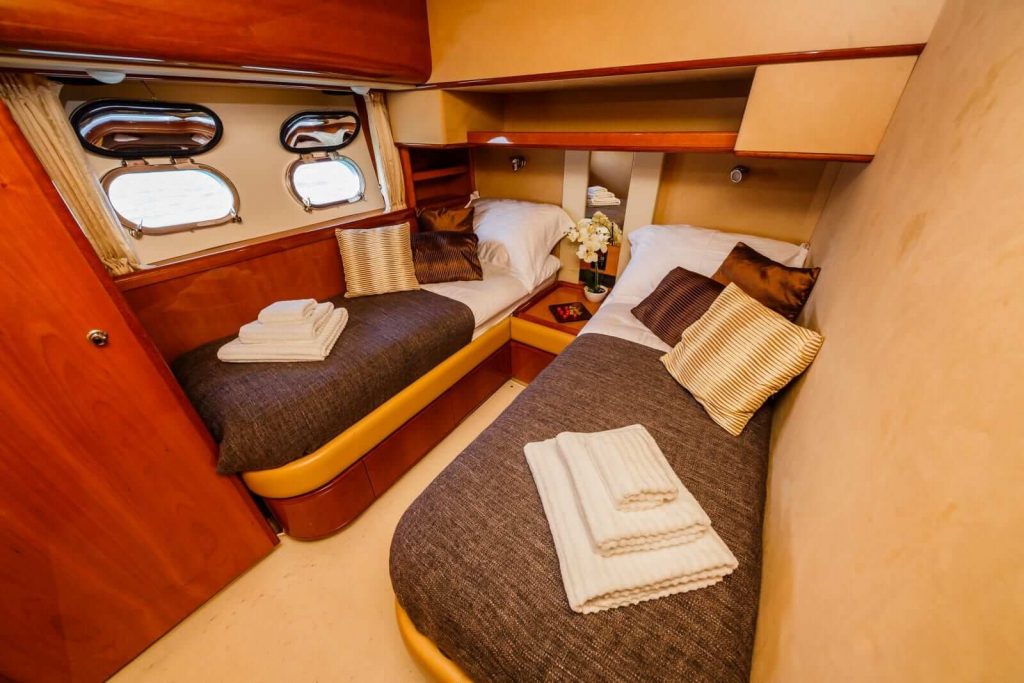 quo vadis yacht charter twin cabin