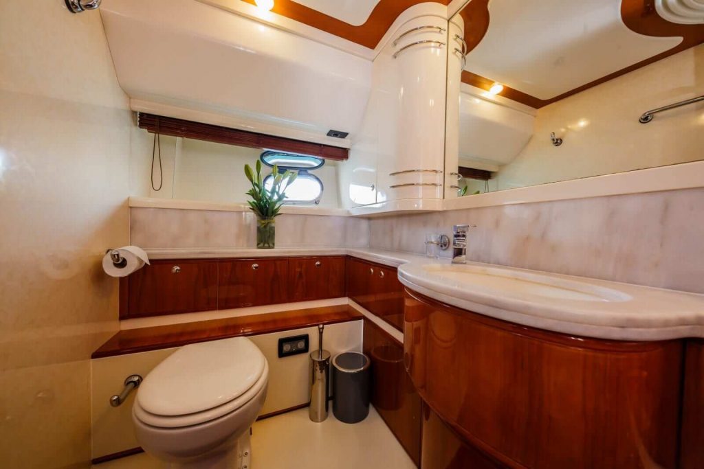 quo vadis yacht charter bathroom