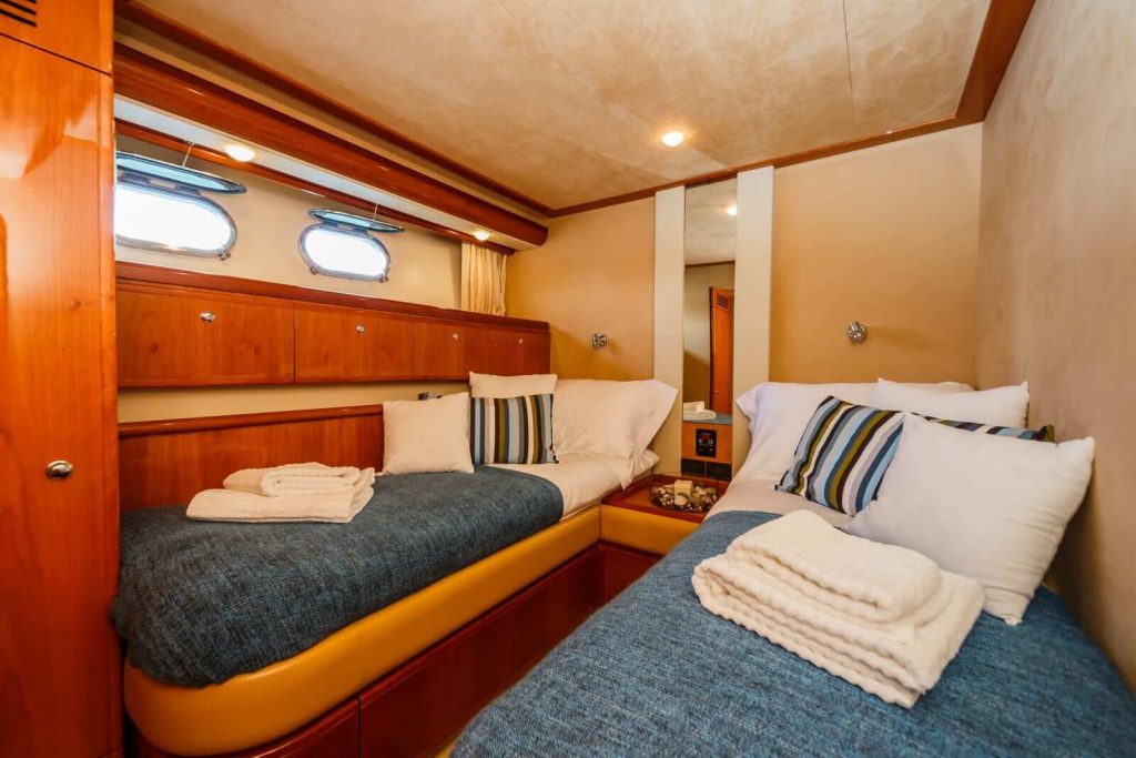 quo vadis yacht charter twin cabin
