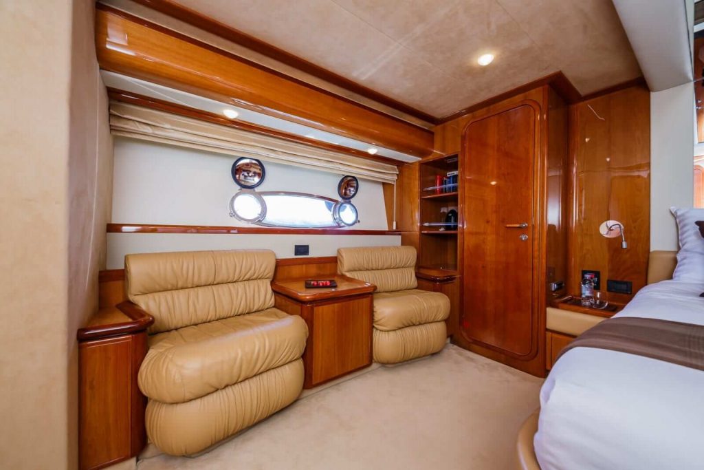 quo vadis yacht charter master suite