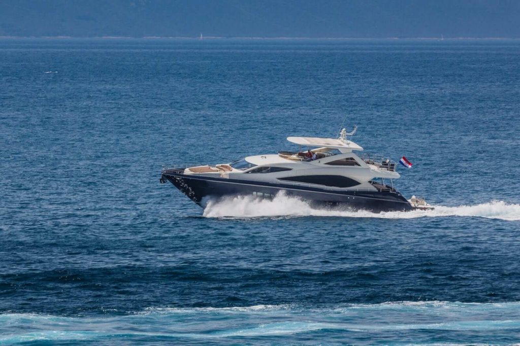 the best way yacht charter at full speed