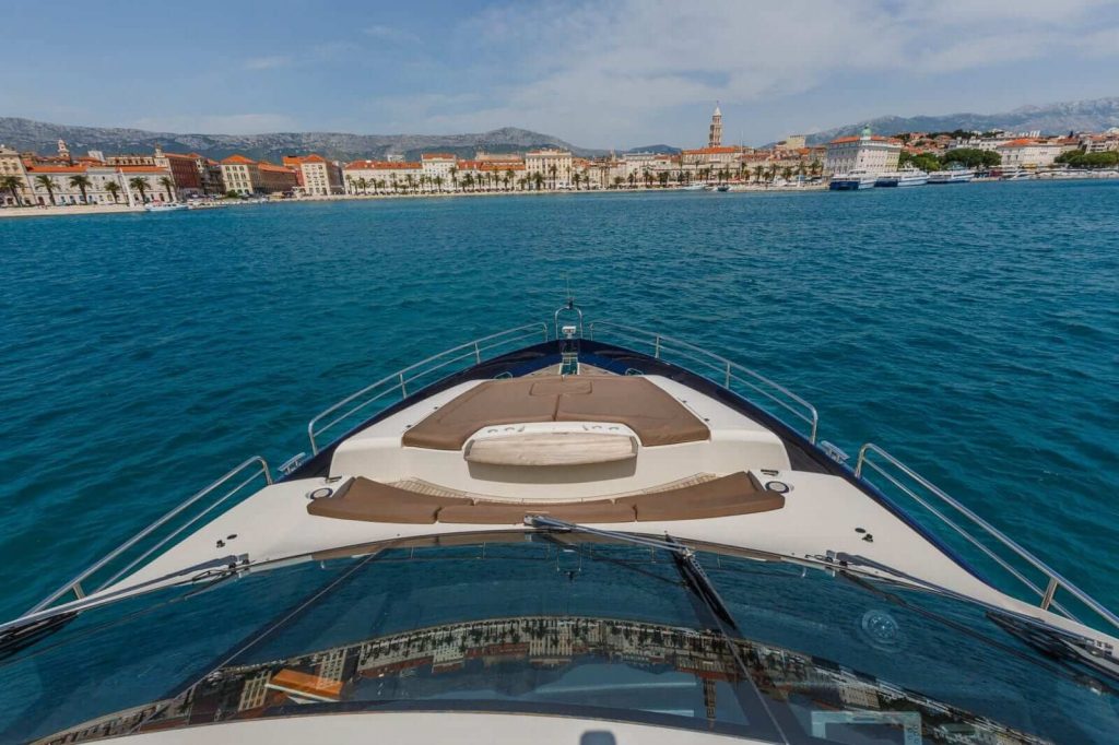 the best way yacht charter bow area