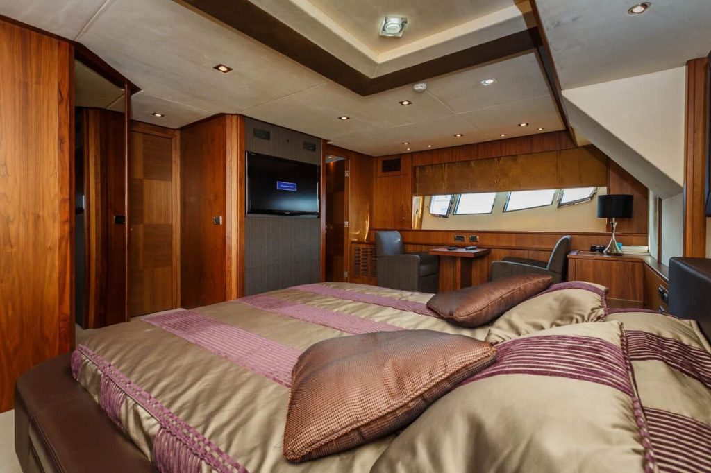 the best way yacht charter double cabin with a tv