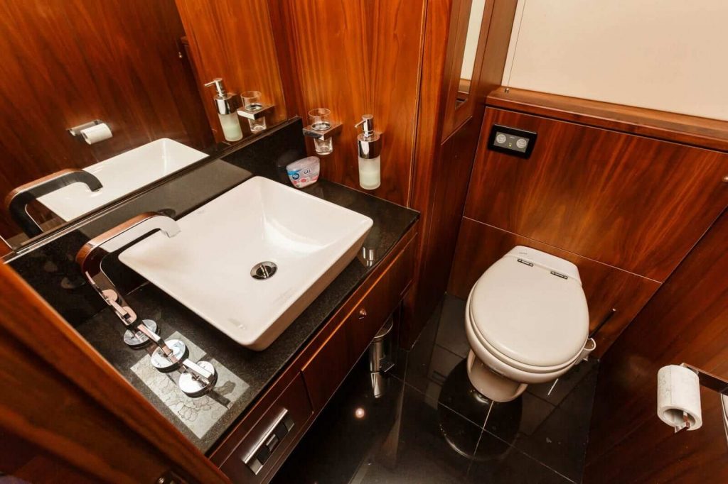 the best way yacht charter second bathroom