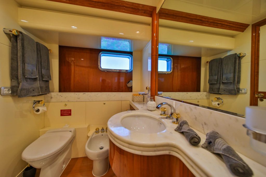 Novela yacht charter twin cabin ensuite bathroom
