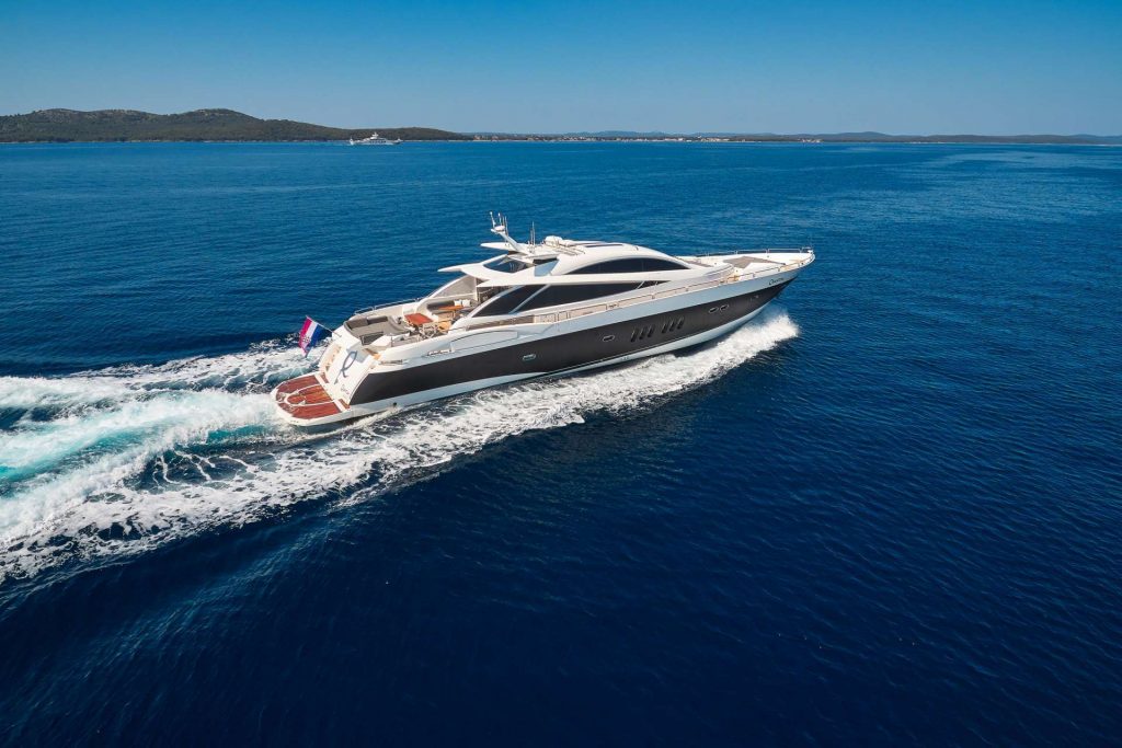 quantum yacht charter at full speed