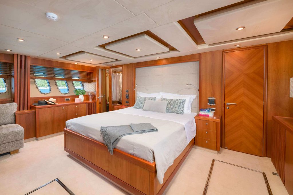 quantum yacht charter master suite
