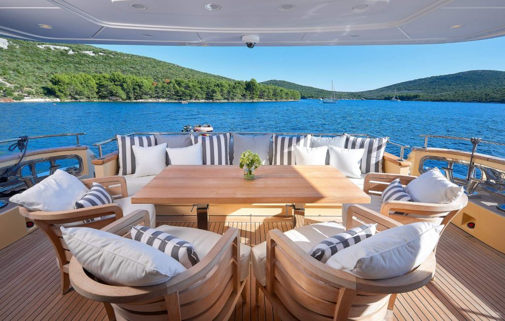 sl sd92 yacht charter alfresco dining table
