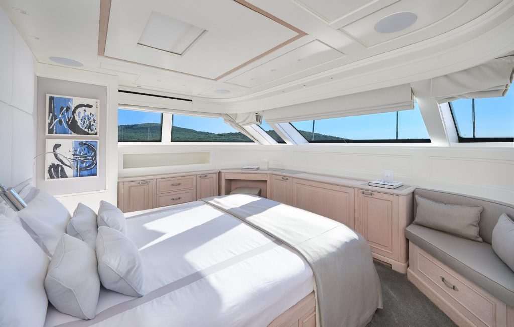 sl sd92 yacht charter main suite view