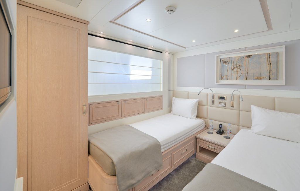 sl sd92 yacht charter twin cabin