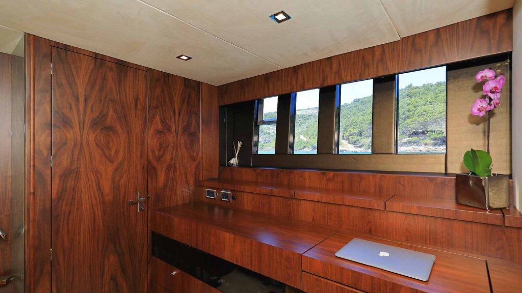 Schatzi Yacht Charter master suite office