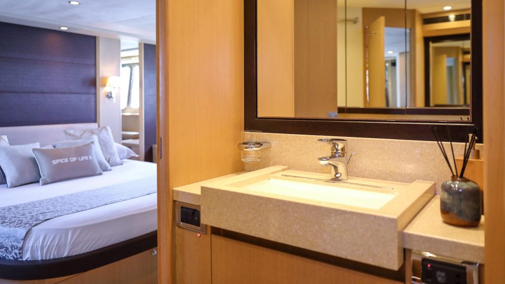 Spice of Life Yacht Charter ensuite bathroom
