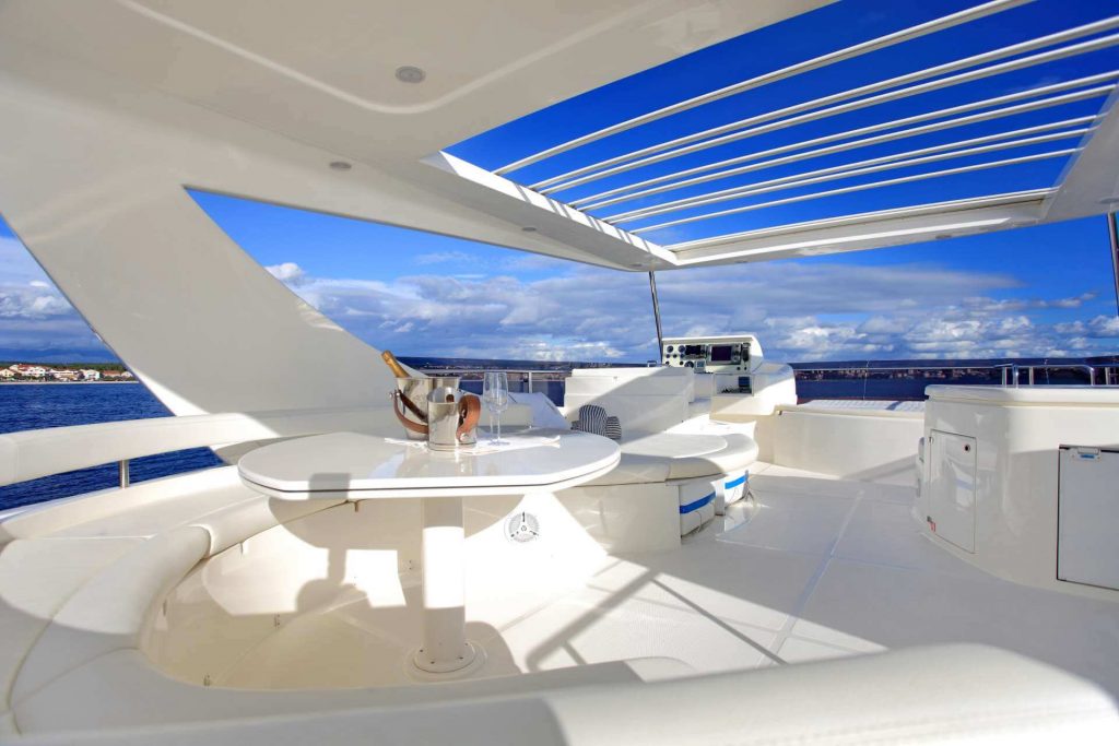 tesoro yacht charter flybridge