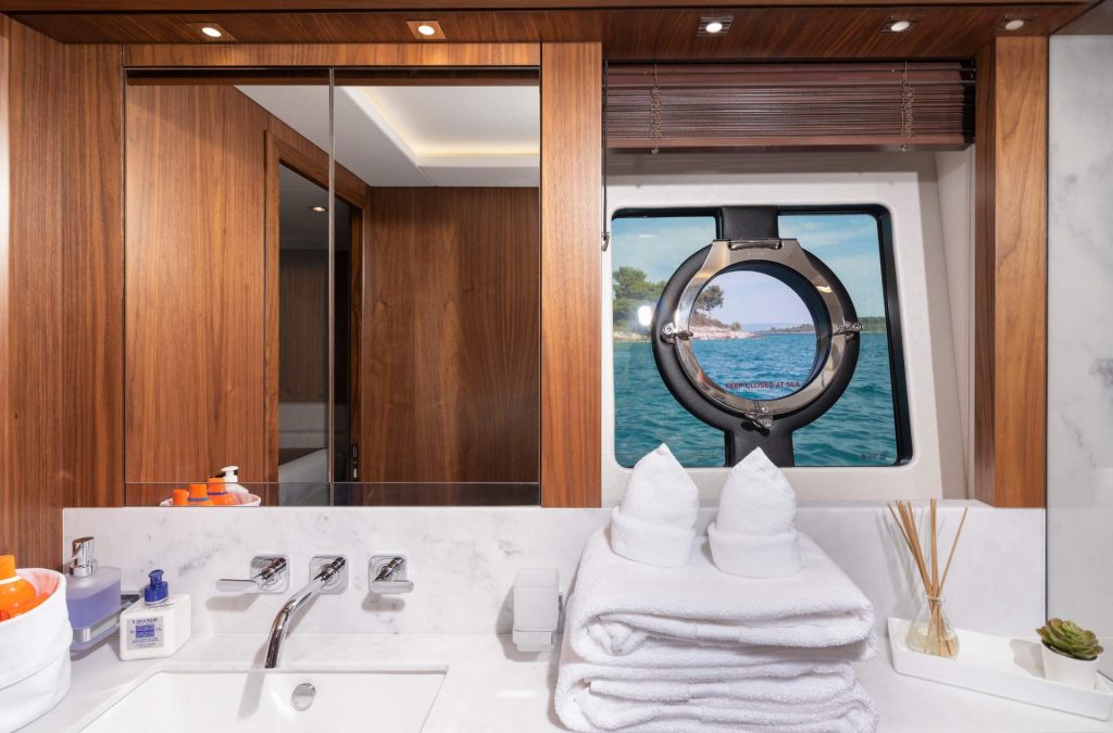 hunky dory yacht charter bathroom view