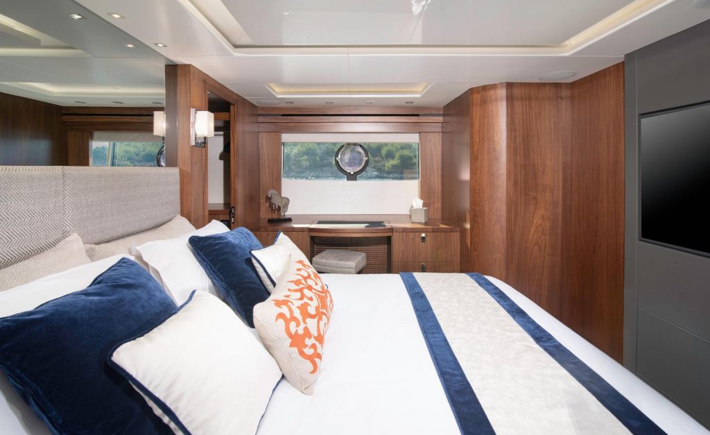 hunky dory yacht charter master bedroom